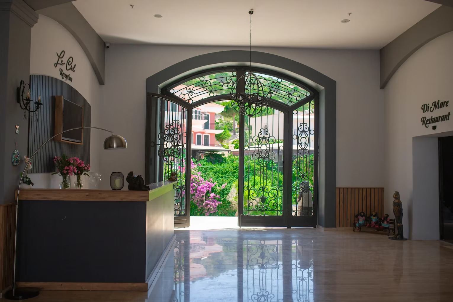 Le Ciel Hotels Çeşme Ana Girişi