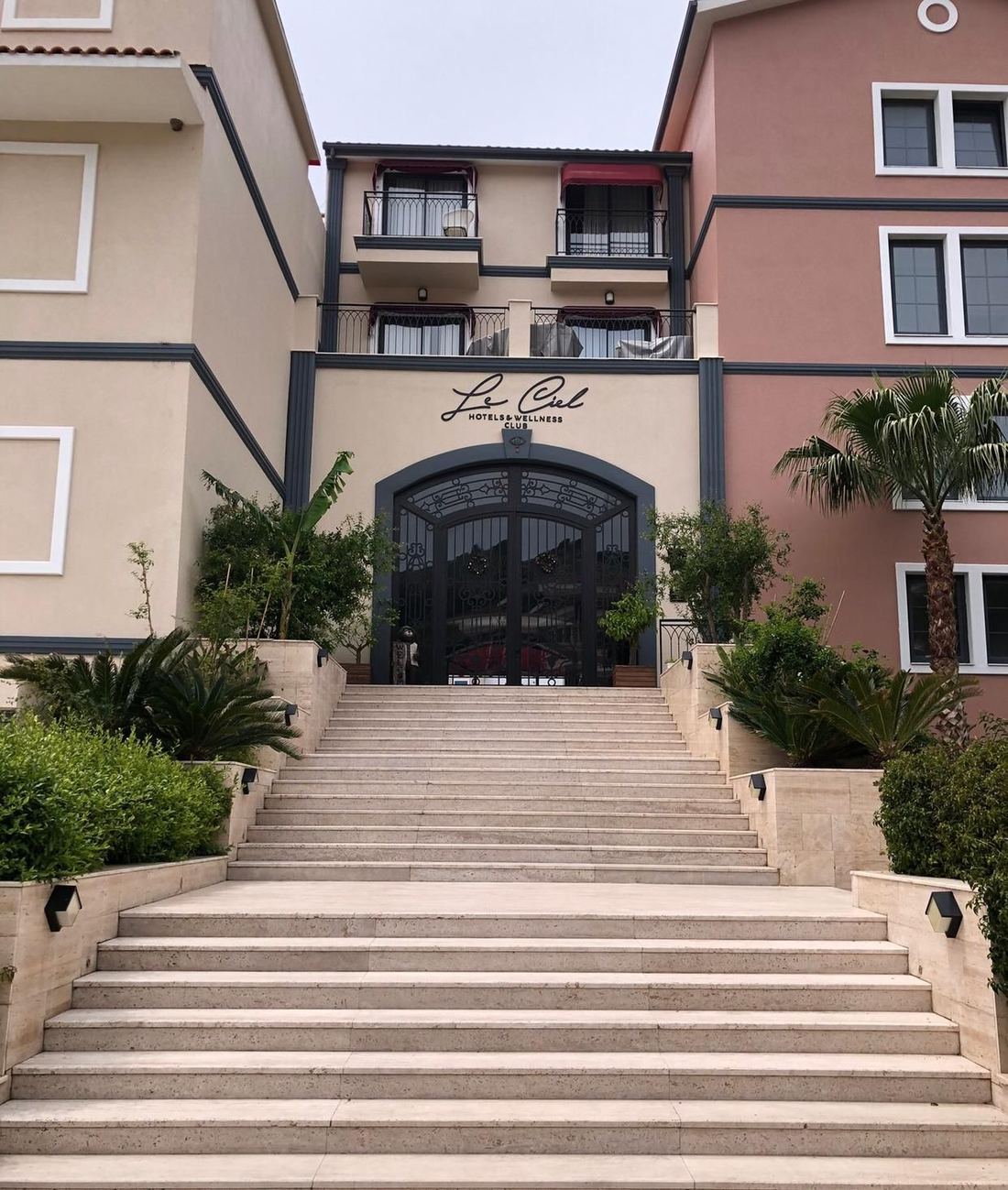 Le Ciel Hotels Çeşme Tesis Girişi