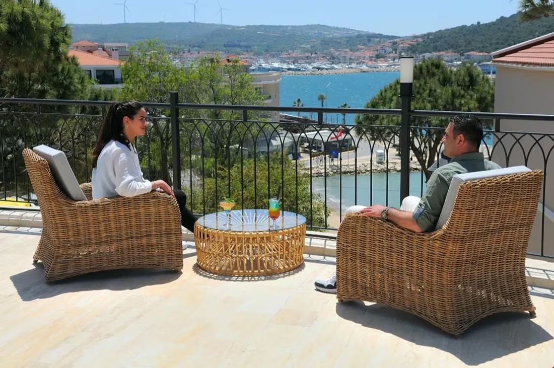 Le Ciel Çatı Barı ve Çeşme Marina Manzarası